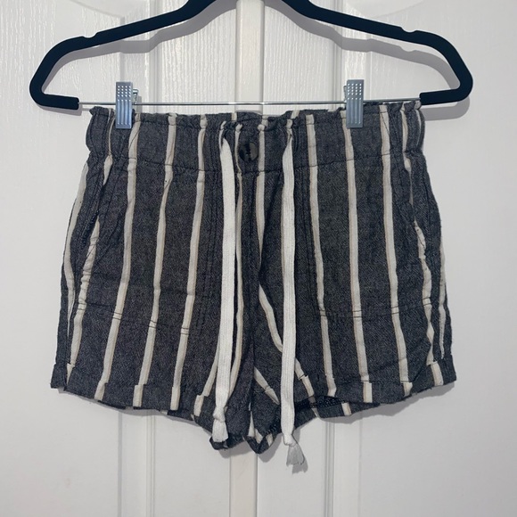 Linen shorts - Picture 1 of 3